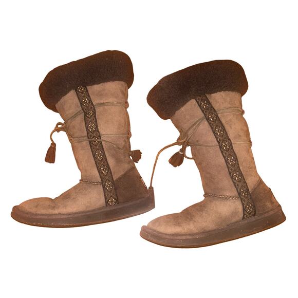 L.L. Bean Signature Shearling Lined Moccasin Boots - Picture 1 of 11